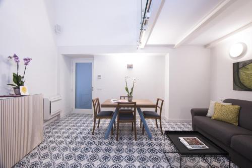 a living room with a table and a couch at DieciSedici in Amalfi