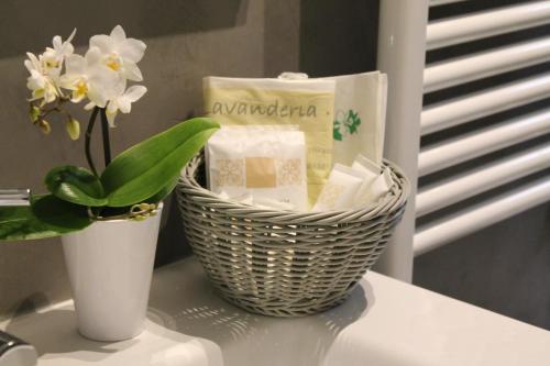 a basket of soap and a vase with flowers on a counter at Casa Mirò in Polignano a Mare