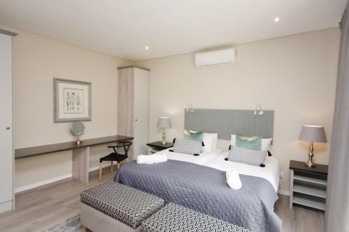 Кровать или кровати в номере Du Kloof Lodge