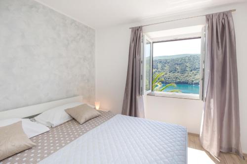 Posteľ alebo postele v izbe v ubytovaní Apartments Alenka by the sea