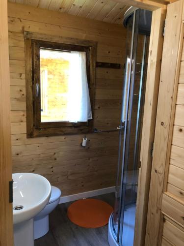 Koupelna v ubytování Càmping Molí de Vilamala