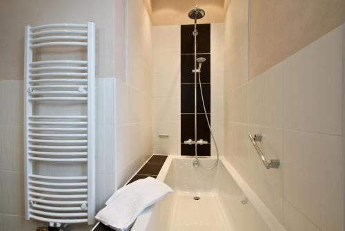 Ванна кімната в Residenz Royal