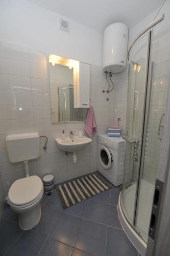 Un baño de Apartman Mirakul