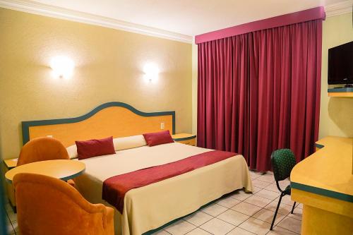 En eller flere senge i et værelse på Hotel Madrid Minatitlán