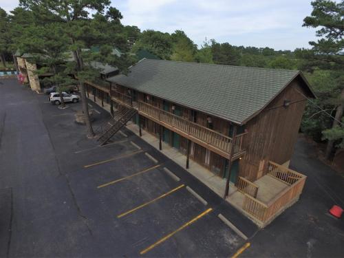 an overhead view of a building with a parking lot at Country Mountain Inn in Eureka Springs