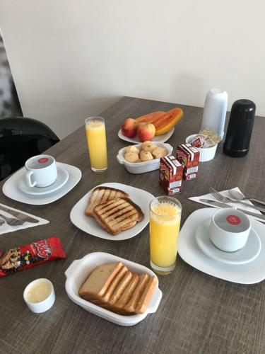 Mad på timebasishotellet eller i nærheden