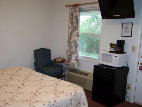 Golden Knight Inn and Suitesにあるベッド