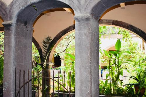 an archway in a building with some plants at Casa Relox 23 in San Miguel de Allende