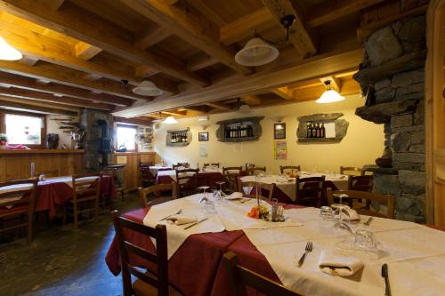 Restaurace v ubytování L' Aroula Rooms & Restaurant