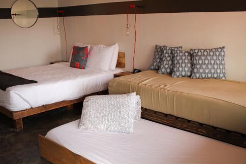 Cama o camas de una habitación en Ashore Hotel