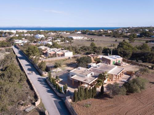 an aerial view of a house with a road at Ca Sa Vilda in Es Pujols