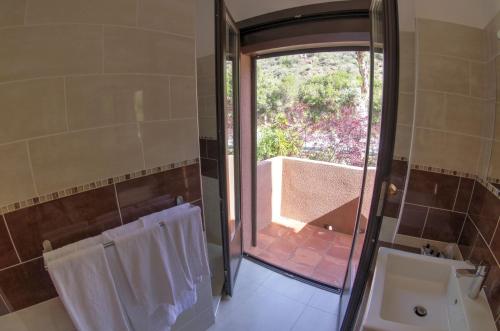 Afbeelding uit fotogalerij van Hotel Corsica - Porto Corse in Porto Ota