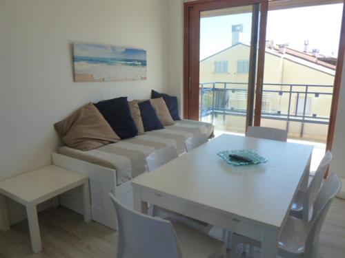 A seating area at Appartamenti FronteMare