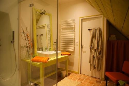 Kúpeľňa v ubytovaní Aux Greniers à Rêves