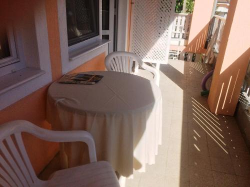 Гостиная зона в Friends Villa Apartments 2