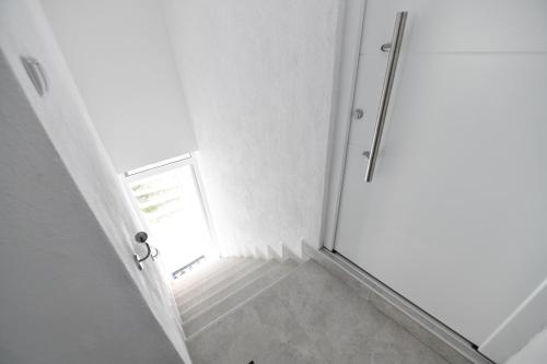 a hallway with a door and a small window at Apartment Lavanda in Sinj