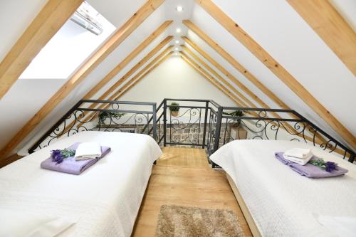 two beds in the attic of a house at Apartment Lavanda in Sinj