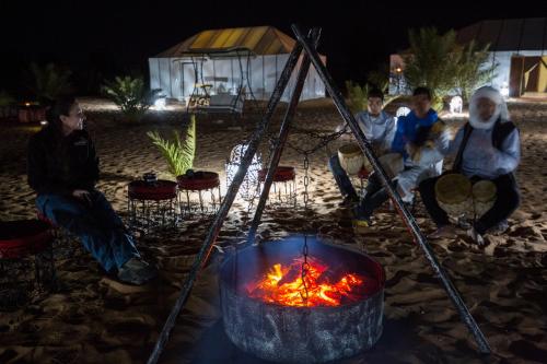 Hosté ubytování Sahara Sky Luxury Camp
