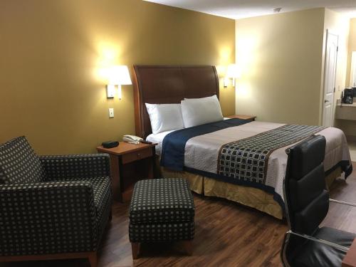 Postel nebo postele na pokoji v ubytování Navasota Inn