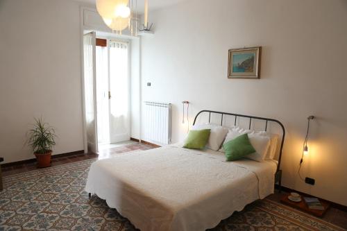 a bedroom with a bed with two green pillows at La Prua in Vietri sul Mare