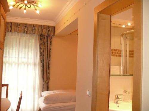 Vannituba majutusasutuses Gasthof-Pension zur Klause
