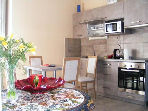 A kitchen or kitchenette at Kétbodonyi Apartments