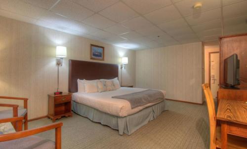 a hotel room with a bed and a television at Rhumb Line Resort in Kennebunkport