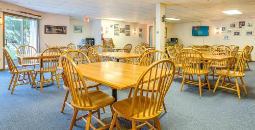 a dining room filled with tables and chairs at Rhumb Line Resort in Kennebunkport
