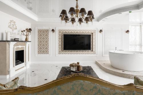 President Jacuzzi Apartment by LIUKSAI