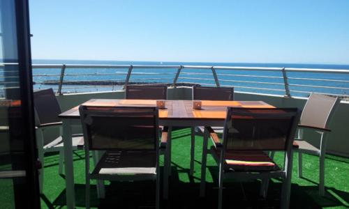 appartement 58 m 2 en 1 ere ligne ,vue mer panoramique ,2 terrasses dont une couverte résidence le Sunset