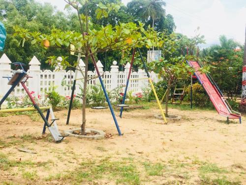Ο χώρος παιχνιδιού για παιδιά στο Thirumalai Park