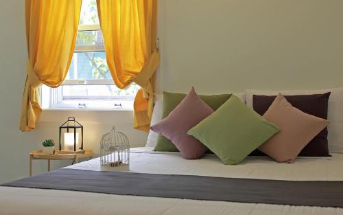 Una cama o camas en una habitación de Gyeongju Tiamo Pension