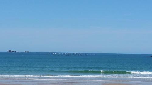 Bel Appartement St Malo avec jardin à 2 pas de la plage Sillon
