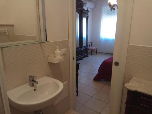a bathroom with a sink and a mirror at Emmevvì in Tropea