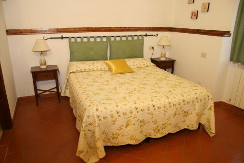 a bedroom with a bed with a yellow pillow on it at Il Casolare in Penna