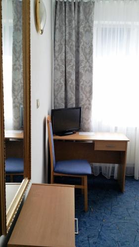 a desk with a computer on it in a room at Hotel As in Biała Podlaska
