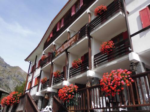 a building with flowers on the balconies of it at Hotel Residence Valverde in Gressoney-la-Trinité