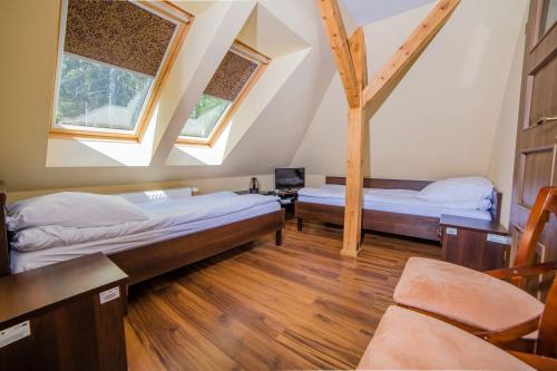 En eller flere senge i et værelse på Pokoje Gościnne Pod Sosnami