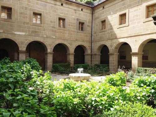 a courtyard with a fountain in front of a building at Hosteria Picos De Europa in Potes