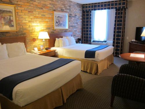 Cama o camas de una habitación en Holiday Inn Express Toronto East, an IHG Hotel