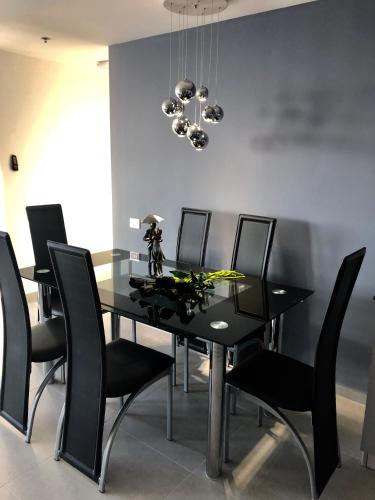 Ein Sitzbereich in der Unterkunft Apartment "Style City" With Sea View
