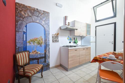a kitchen with an archway and a table and chairs at Salento Holiday Casa Vacanze in Magliano