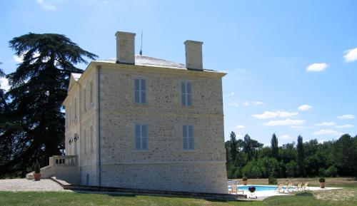 Πισίνα στο ή κοντά στο Château Mauras