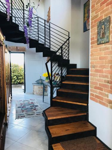 a staircase in a room with a brick wall at La Granda agrirelax in San Martino Alfieri