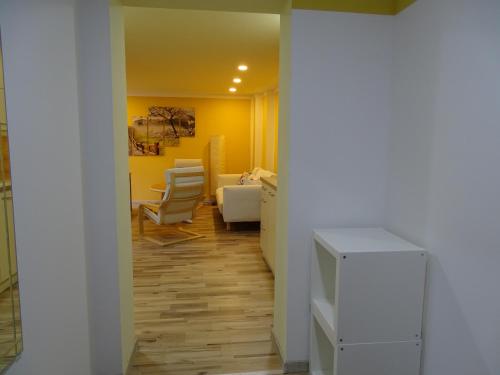 a hallway with a living room and a living room with yellow walls at Ferienwohnung Altstadt Löbau in Löbau