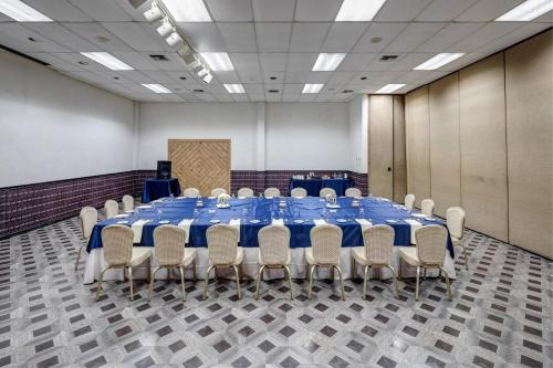 Οι επιχειρηματικές εγκαταστάσεις ή/και οι αίθουσες συνεδριάσεων στο Porta Hotel del Lago