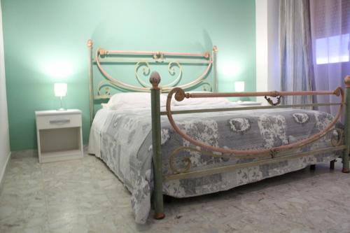 En eller flere senge i et værelse på Harmony Rooms