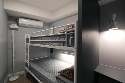 Blueboat Hostel Haeundae tesisinde bir ranza yatağı veya ranza yatakları
