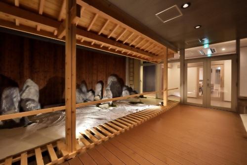 Photo de la galerie de l'établissement Cabin & Capsule Hotel J-SHIP Osaka Namba, à Osaka