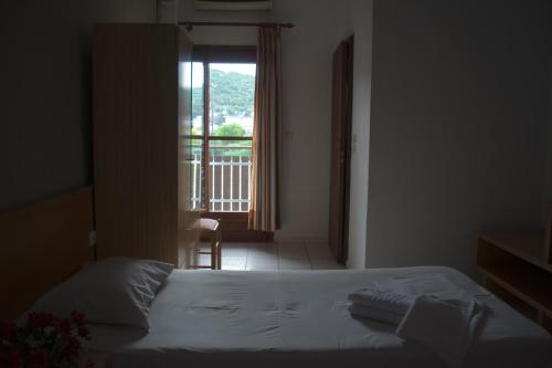 Postel nebo postele na pokoji v ubytování Hotel Paralia